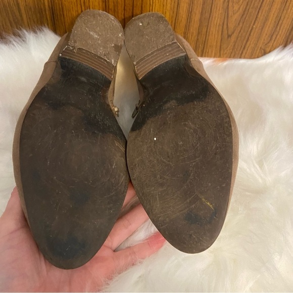 Sears women’s tan coloured  heeled booties‎ in size 8 - Picture 7 of 12